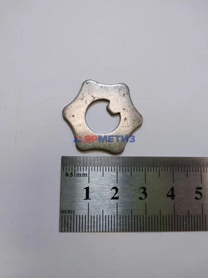 Шайба болта регулировочная рулевого редуктора 2101